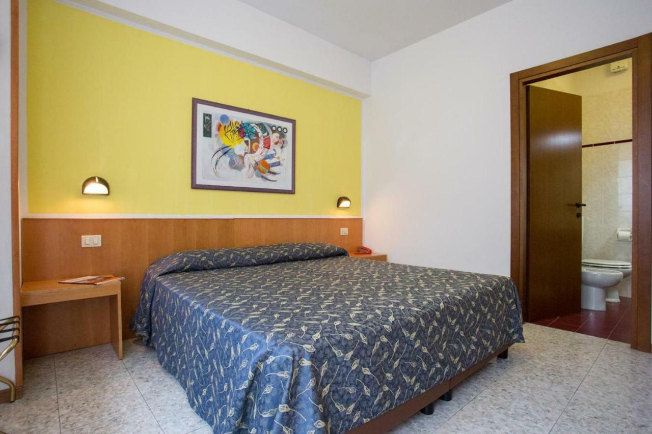 Hotel Benacus Bardolino Extérieur photo